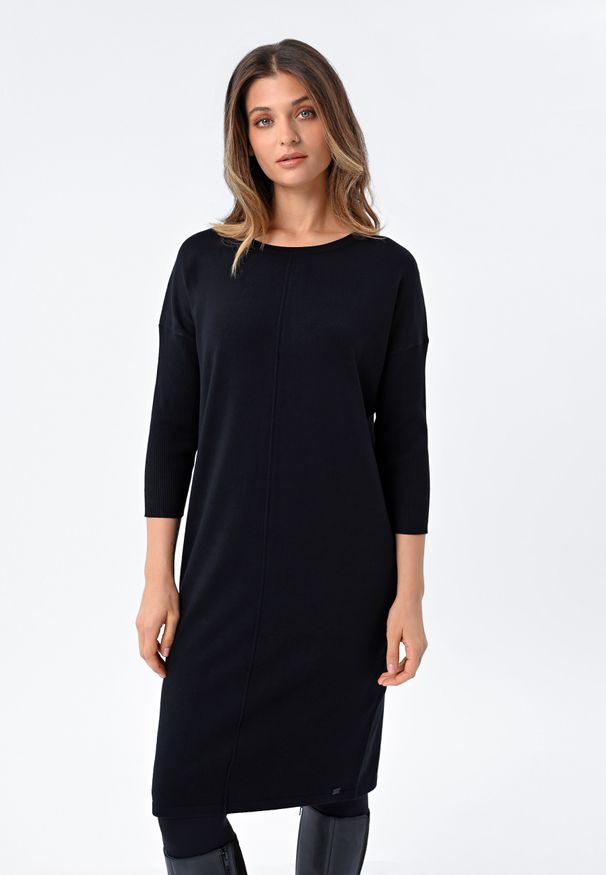 Volcano - Dzianinowa sukienka oversize G-PEARL. Okazja: na co dzień. Materiał: dzianina. Długość rękawa: długi rękaw. Wzór: gładki. Sezon: jesień. Typ sukienki: oversize. Styl: casual, elegancki