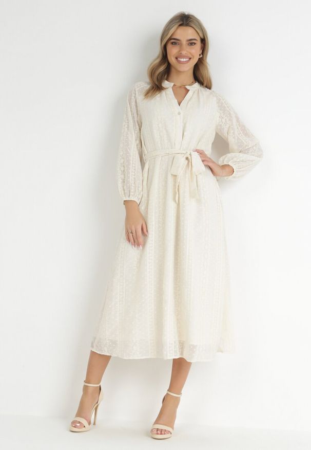Born2be - Beżowa Koszulowa Sukienka na Guziki z Paskiem Mejia. Kolor: beżowy. Materiał: materiał. Wzór: haft. Typ sukienki: koszulowe