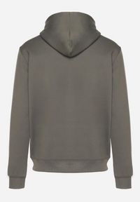 Born2be - Zielona Bluza z Kapturem i Kangurkową Kieszenią Envila. Okazja: na co dzień. Typ kołnierza: kaptur. Kolor: zielony. Materiał: jeans. Styl: casual, elegancki