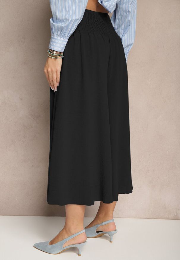 Renee - Czarne Spodnie Typu Kuloty High Waist o Szerokim Kroju z Marszczeniem Araliannis. Okazja: na co dzień. Stan: podwyższony. Kolor: czarny. Styl: klasyczny, casual, elegancki