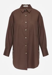 Born2be - Brązowa Bawełniana Koszula Oversize z Biżuteryjnymi Guzikami Adrearina. Okazja: na co dzień. Typ kołnierza: kołnierzyk klasyczny. Kolor: brązowy. Materiał: bawełna. Długość: długie. Wzór: gładki. Styl: casual, klasyczny #6