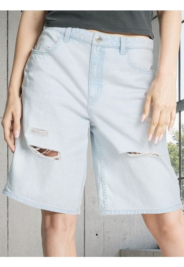 Sinsay - Szorty jeansowe długie bermudy - niebieski. Kolor: niebieski. Materiał: jeans. Długość: długie