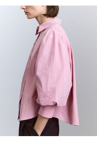 Reserved - Koszula z bufiastymi rękawami - pastelowy róż. Kolor: różowy. Materiał: tkanina, bawełna #1