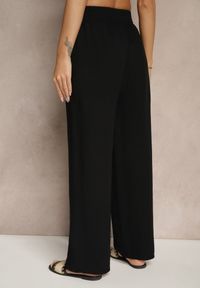 Renee - Czarne Szerokie Spodnie z Wiskozy High Waist Naivella. Okazja: na co dzień. Stan: podwyższony. Kolor: czarny. Materiał: wiskoza. Styl: elegancki, casual