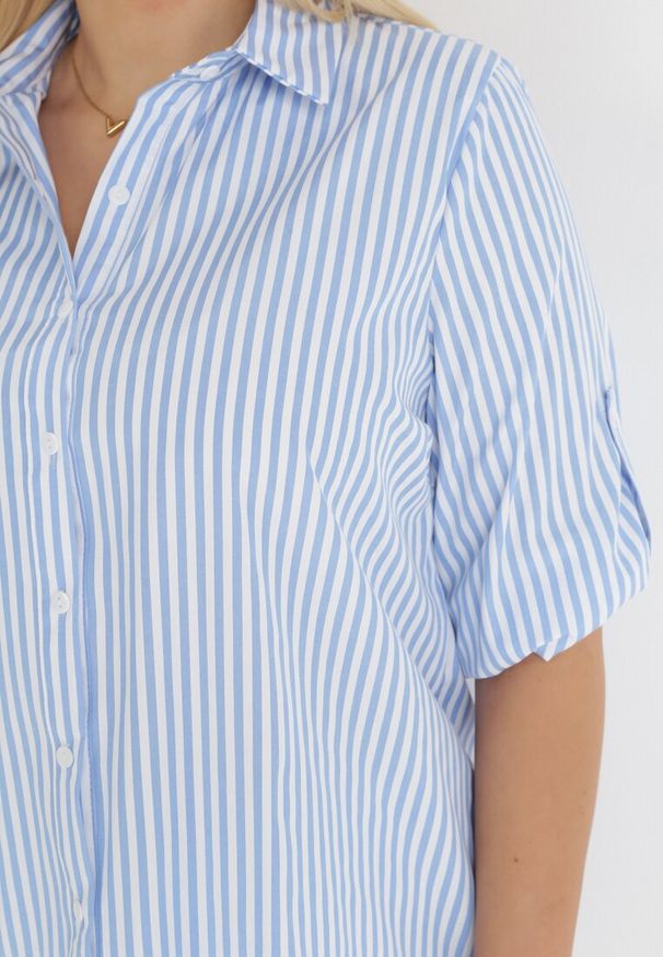 Born2be - Niebieska Koszula z Kołnierzem i Podpinanymi Rękawami w Paski Cilkey. Okazja: na co dzień. Typ kołnierza: kołnierzyk klasyczny. Kolekcja: plus size. Kolor: niebieski. Długość: długie. Wzór: paski. Materiał: jeans, materiał. Długość rękawa: długi rękaw. Sezon: lato, wiosna. Styl: klasyczny, elegancki, casual