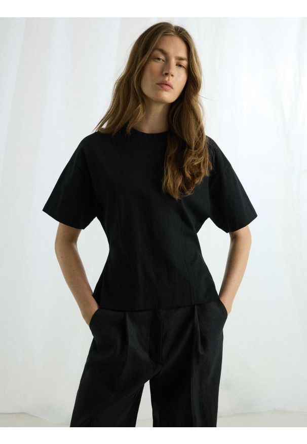 Reserved - Taliowany t-shirt - czarny. Kolor: czarny. Materiał: dzianina, bawełna