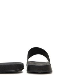 Calvin Klein Jeans Klapki V3X0-83032-1172 Czarny. Kolor: czarny. Materiał: skóra #6