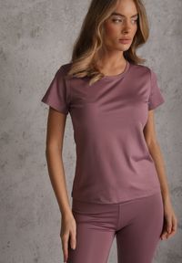 Renee - Fioletowy Klasyczny T-shirt o Gładkim Wykończeniu Rhethine. Kolor: fioletowy. Materiał: jeans, zamsz. Długość: krótkie. Wzór: gładki. Styl: klasyczny #1