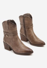 Born2be - Brązowe Botki w Stylu Kowbojek na Stożku Zdobione Rzemykiem Mionadia. Okazja: na co dzień. Kolor: brązowy. Materiał: zamsz, jeans. Wzór: aplikacja. Sezon: zima, jesień. Obcas: na stożku. Styl: casual, boho. Wysokość obcasa: średni #5