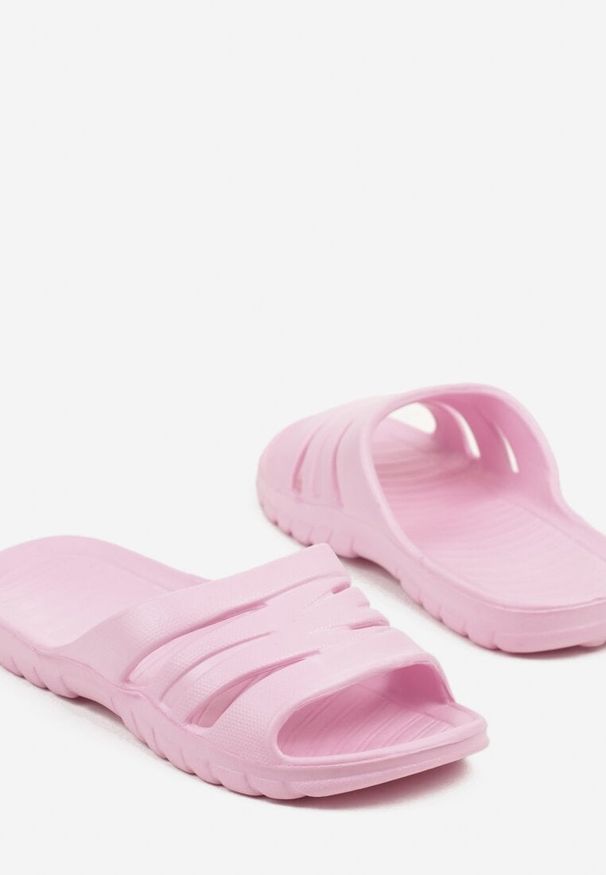 Born2be - Różowe Piankowe Klapki z Ozdobnymi Wycięciami Solritia. Okazja: na plażę, na spacer. Kolor: różowy. Materiał: jeans. Sezon: lato