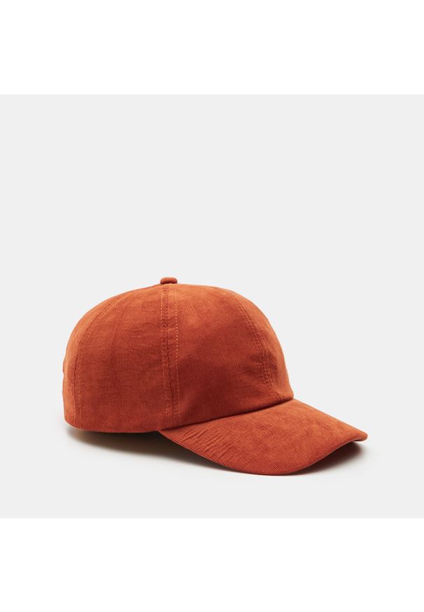 Sinsay - Sztruksowa czapka z daszkiem - Brązowy. Kolor: brązowy. Materiał: sztruks