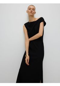 Reserved - Sukienka midi - czarny. Kolor: czarny. Materiał: dzianina, prążkowany. Długość: midi