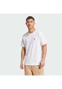 Adidas - Koszulka Dog Hoop Patch Graphic Tee. Kolor: biały. Materiał: bawełna. Wzór: aplikacja, motyw zwierzęcy. Sport: fitness #1