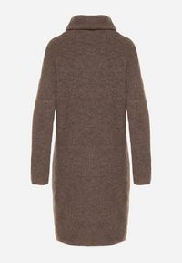 Born2be - Jasnobrązowa Sukienka Sweterkowa z Golfem z Wiskozą i Wełną Fedamira. Okazja: na co dzień. Typ kołnierza: golf. Kolor: beżowy. Materiał: wełna, wiskoza. Typ sukienki: proste. Styl: casual, klasyczny. Długość: maxi #4