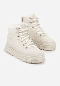 Renee - Beżowe Sneakersy w Stylu Traperów na Platformie Ewedora. Okazja: na co dzień. Kolor: beżowy. Materiał: jeans. Obcas: na platformie #3