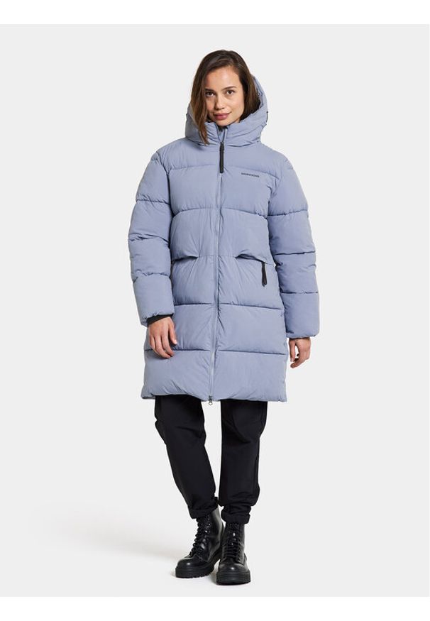 Didriksons Płaszcz zimowy Nomi Wns Parka 3 504832 Niebieski Regular Fit. Kolor: niebieski. Materiał: syntetyk. Sezon: zima