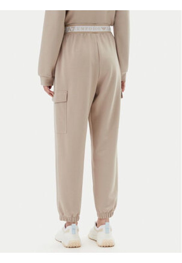 EA7 Emporio Armani Spodnie dresowe 7W000282 AF12501 U6155 Beżowy Loose Fit. Kolor: beżowy. Materiał: syntetyk