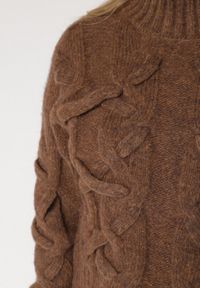 Born2be - Brązowy Golf z Domieszką Wełny Zdobiony Oryginalnym Splotem Fedwira. Okazja: do pracy, na co dzień, na spotkanie biznesowe. Typ kołnierza: golf. Kolor: brązowy. Materiał: wełna. Wzór: aplikacja, ze splotem. Sezon: zima, jesień. Styl: casual, klasyczny, biznesowy #3