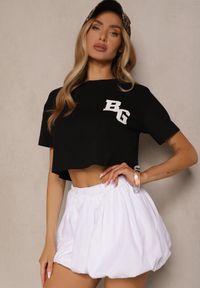 Renee - Czarny Krótki T-shirt z Bawełny o Kroju Oversize Zarvela. Okazja: na co dzień. Kolor: czarny. Materiał: bawełna. Długość: krótkie. Wzór: aplikacja. Styl: sportowy, casual, elegancki #5