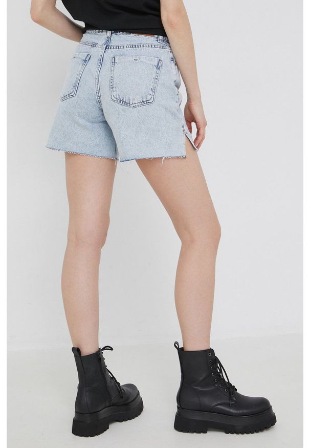 Answear Lab szorty jeansowe damskie gładkie high waist. Okazja: na co dzień. Stan: podwyższony. Kolor: niebieski. Materiał: jeans. Wzór: gładki. Styl: wakacyjny