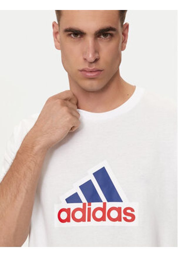 Adidas - adidas T-Shirt Future Icons Badge of Sport IS3234 Biały Loose Fit. Kolor: biały. Materiał: bawełna. Styl: sportowy