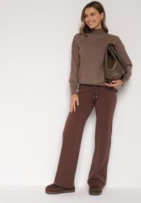 Born2be - Brązowe Spodnie Szerokie Spodnie z Wysokim Stanem z Domieszką Kaszmiru Nefrina. Okazja: na spacer, na co dzień. Stan: podwyższony. Kolor: brązowy. Materiał: kaszmir. Sezon: zima, jesień. Styl: casual, klasyczny #3