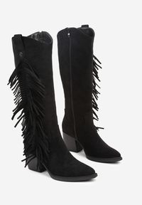 Born2be - Czarne Kozaki Kowbojki na Obcasie z Cholewką Zdobioną Frędzlami Novera. Okazja: na co dzień. Kolor: czarny. Materiał: zamsz, satyna, jeans. Szerokość cholewki: normalna. Wzór: aplikacja. Obcas: na obcasie. Styl: casual, elegancki. Wysokość obcasa: średni