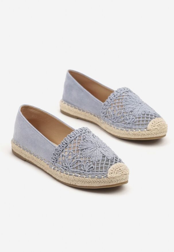 Born2be - Niebieskie Ażurowe Espadryle Ozdobione Plecionym Sznurkiem Sdivaya. Okazja: na co dzień. Nosek buta: okrągły. Kolor: niebieski. Materiał: jeans. Wzór: aplikacja, ażurowy. Obcas: na obcasie. Styl: elegancki, casual