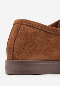 Renee - Brązowe Mokasyny VICES ze Skórzaną Wkładką i Pomponami Loraerin. Nosek buta: okrągły. Kolor: brązowy. Materiał: skóra. Wzór: aplikacja. Obcas: na obcasie. Wysokość obcasa: niski #7