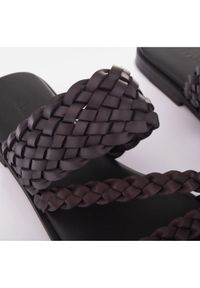 Marco Shoes Klapki Roma czarne. Kolor: czarny. Styl: wakacyjny #9