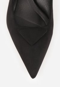Renee - Czarne Czółenka VICES na Obcasie Kaczuszka z Aplikacją w Kształcie Trójkąta Ilereisis. Kolor: czarny. Materiał: koronka. Wzór: aplikacja. Obcas: na obcasie. Wysokość obcasa: średni #3