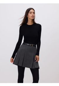 Reserved - Plisowana spódnica z paskiem - ciemnoszary. Kolor: szary. Materiał: wiskoza, tkanina