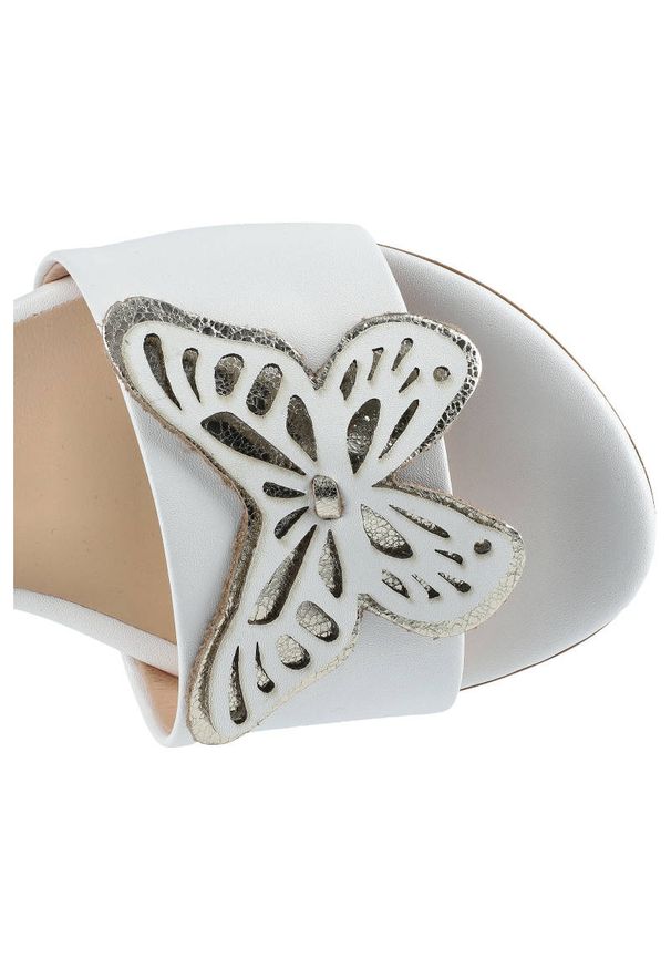 DAMISS - Białe Klapki Damiss Damskie Stylowe Obuwie Na Lato. Okazja: do pracy, na randkę. Kolor: biały. Materiał: skóra. Wzór: kwiaty. Sezon: lato. Obcas: na obcasie. Styl: elegancki