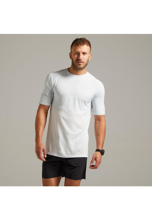 KIPRUN - Koszulka do biegania męska Kiprun Care. Kolor: niebieski, biały, wielokolorowy, szary. Materiał: materiał, poliester, poliamid. Wzór: ze splotem