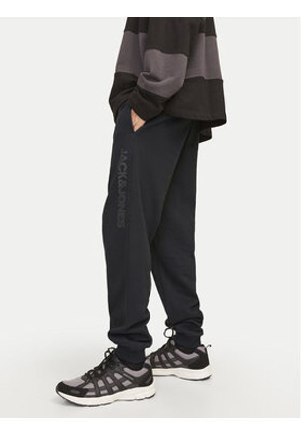 Jack & Jones - Jack&Jones Spodnie dresowe Gordon 12258477 Czarny Regular Fit. Kolor: czarny. Materiał: syntetyk