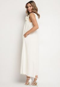 Born2be - Jasnobeżowy Kombinezon z Wiskozą i Broszką Kwiatu 3D Odellira. Okazja: na co dzień. Kolor: beżowy. Materiał: wiskoza. Wzór: kwiaty. Styl: casual, elegancki #4