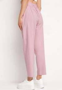 Born2be - Różowe Spodnie z Talią Paper Pag z Wiązanym Sznurkiem Munisetti. Okazja: na co dzień. Kolor: różowy. Styl: casual #3