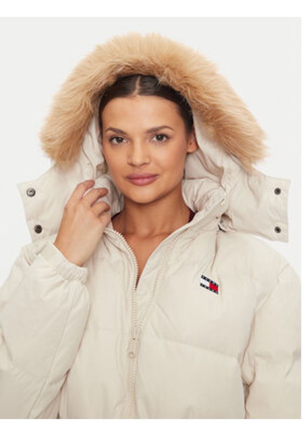 Tommy Jeans Kurtka puchowa Alaska DW0DW18821 Beżowy Regular Fit. Kolor: beżowy. Materiał: syntetyk