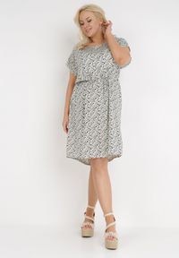 Born2be - Beżowa Sukienka Agatilus. Okazja: na co dzień. Kolekcja: plus size. Kolor: beżowy. Wzór: aplikacja, kwiaty. Typ sukienki: proste, dla puszystych. Materiał: materiał. Długość rękawa: krótki rękaw. Sezon: lato. Styl: casual. Długość: midi #3