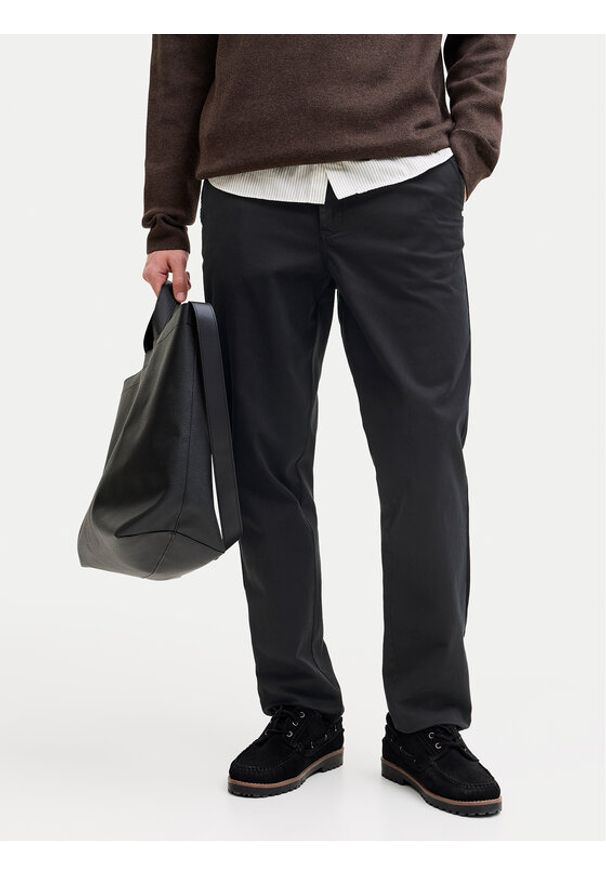 Jack & Jones Chinosy Stollie 12292970 Czarny Regular Fit. Kolor: czarny. Materiał: bawełna