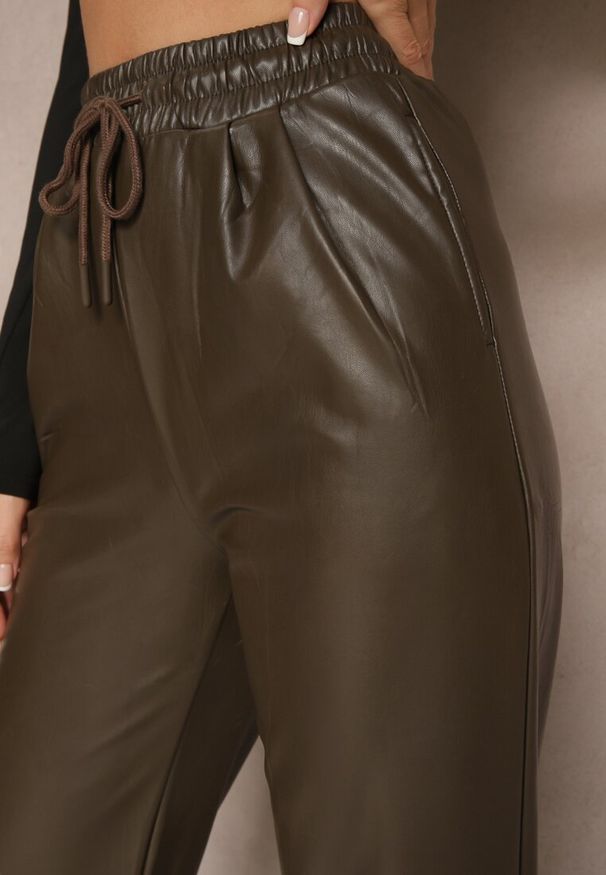 Renee - Brązowe Szerokie Spodnie High Waist z Imitacji Skóry Narlemi. Okazja: na co dzień. Stan: podwyższony. Kolor: brązowy. Materiał: skóra. Styl: elegancki, casual