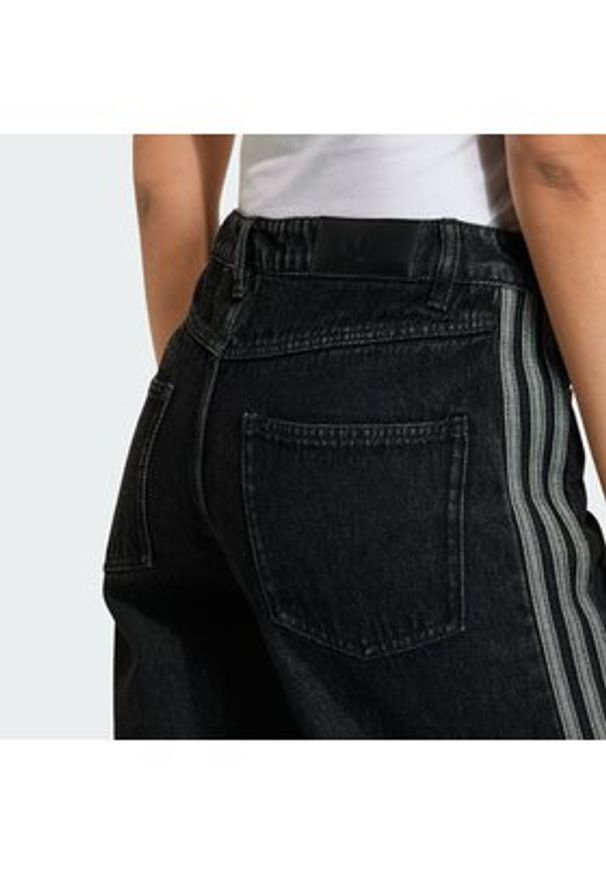 Adidas - adidas Jeansy Firebird KD2909 Czarny Regular Fit. Kolor: czarny