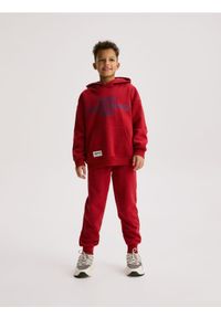 Reserved - Bluza z kapturem - czerwony. Typ kołnierza: kaptur. Kolor: czerwony. Materiał: bawełna, dzianina