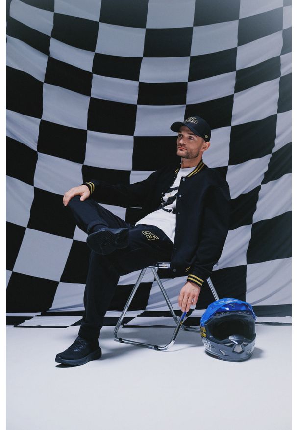 4f - 4F Spodnie dresowe joggery uniseks 4F x Bartosz Zmarzlik - czarne XS. Kolor: czarny. Materiał: dresówka. Wzór: nadruk