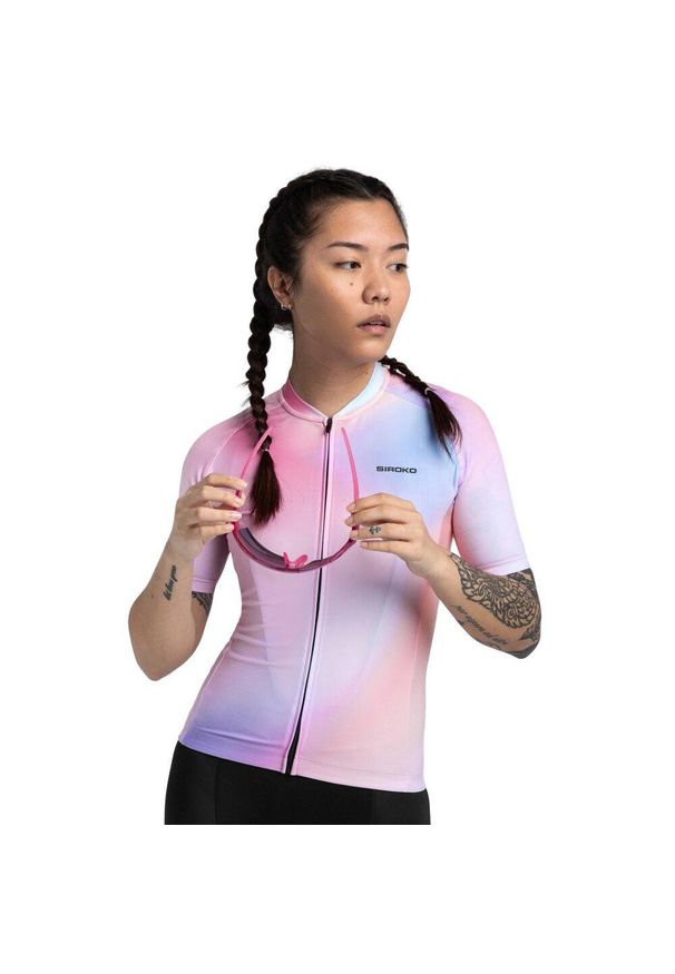 Koszulka kolarska krótki rękaw damska SIROKO M2 Aura. Kolor: niebieski, wielokolorowy, różowy. Długość rękawa: krótki rękaw. Długość: krótkie. Sezon: lato. Sport: kolarstwo
