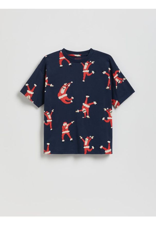 Reserved - Świąteczny t-shirt - granatowy. Kolor: niebieski. Materiał: dzianina, bawełna. Styl: wizytowy