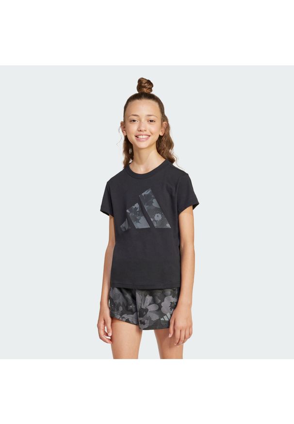 Adidas - Koszulka Seasonal Essentials Flower Kids. Kolor: wielokolorowy, czarny. Wzór: kwiaty