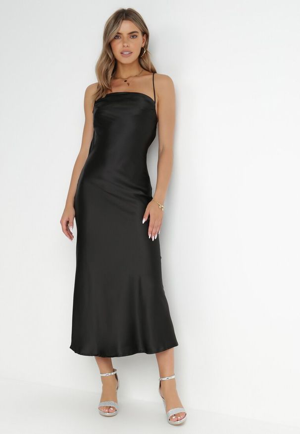 Born2be - Czarna Sukienka Satynowa Chrentizo. Kolor: czarny. Materiał: satyna. Długość rękawa: na ramiączkach. Wzór: gładki. Styl: wizytowy. Długość: maxi