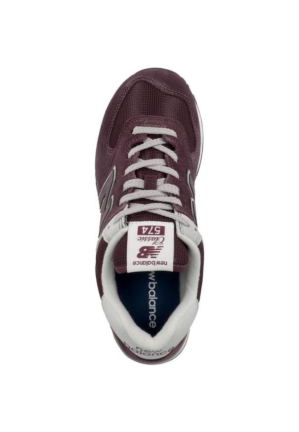 Buty do chodzenia damskie New Balance 574. Zapięcie: sznurówki. Kolor: czerwony, brązowy. Materiał: syntetyk, tkanina, materiał. Szerokość cholewki: normalna. Model: New Balance 574. Sport: turystyka piesza