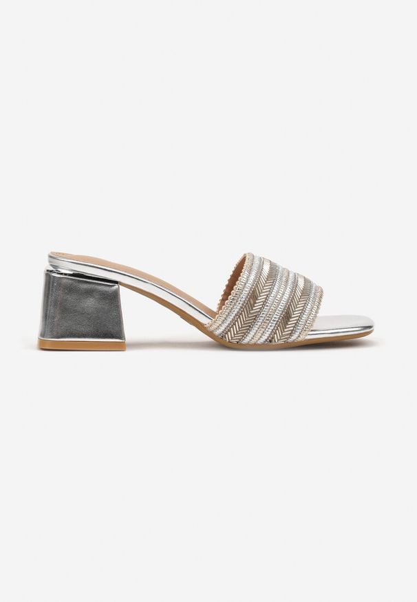 Born2be - Srebrne Klapki na Obcasie z Plecioną Cholewką Tanelira. Nosek buta: otwarty. Kolor: srebrny. Materiał: jeans. Obcas: na obcasie. Styl: elegancki. Wysokość obcasa: średni